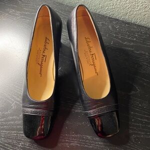 - - Salvatore  Ferragamo Boutique Low Heel siz…